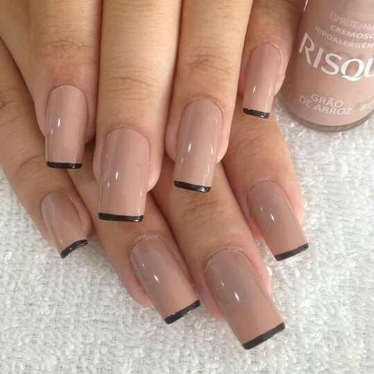 unhas francesinhas nude e preto