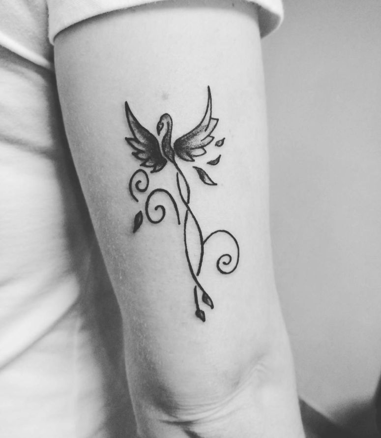 tatuagem de fênix pequena e delicada