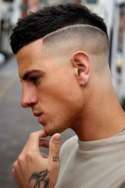 Cortes de cabelo masculino com listras ou riscos