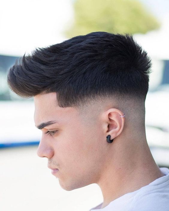 Cortes de cabelo masculino com topete