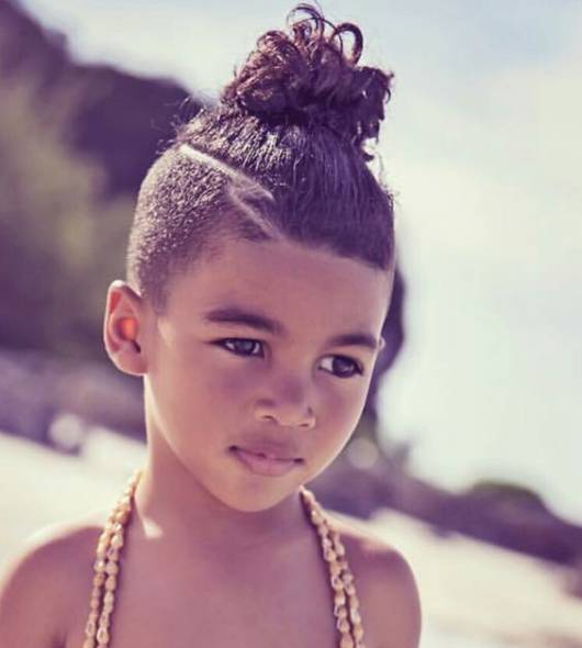 cabelo menino top knot