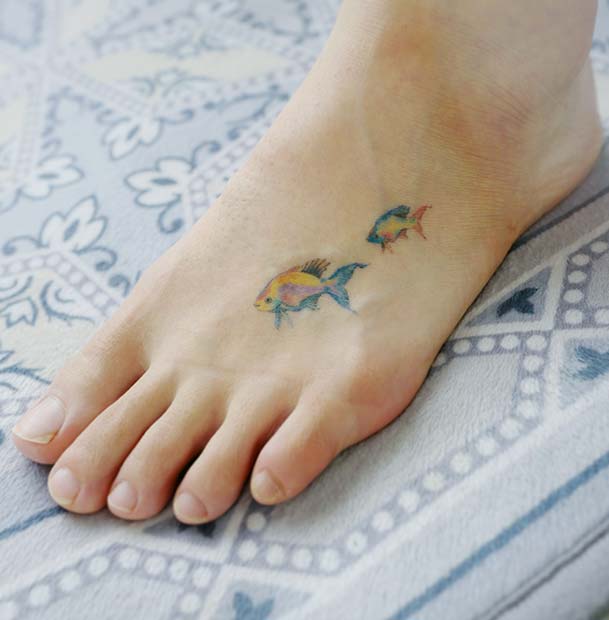 tatuagem delicada no pé