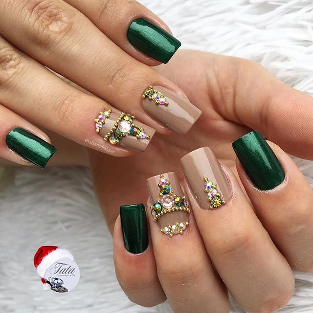 unhas decoradas verdes com joias