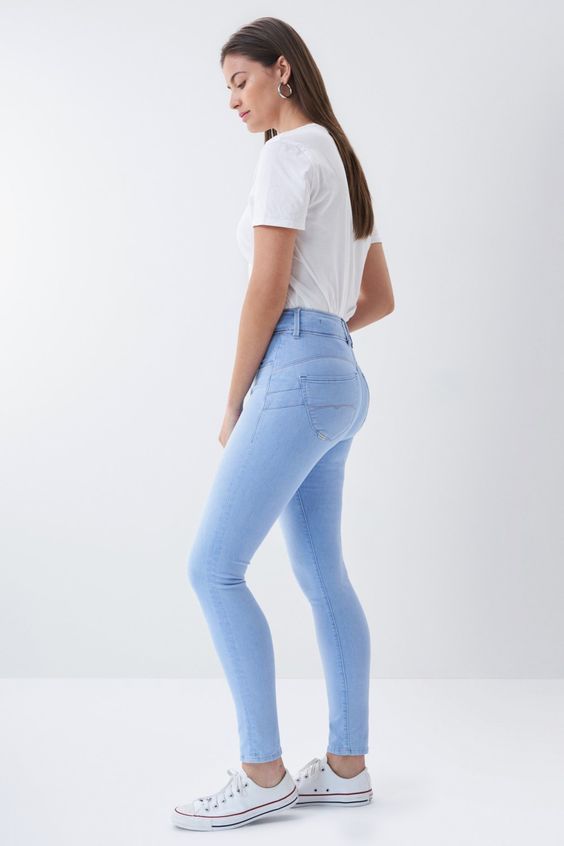 Calça Skinny Jeans (Pinterest) - peças de roupa que aumentam o bumbum