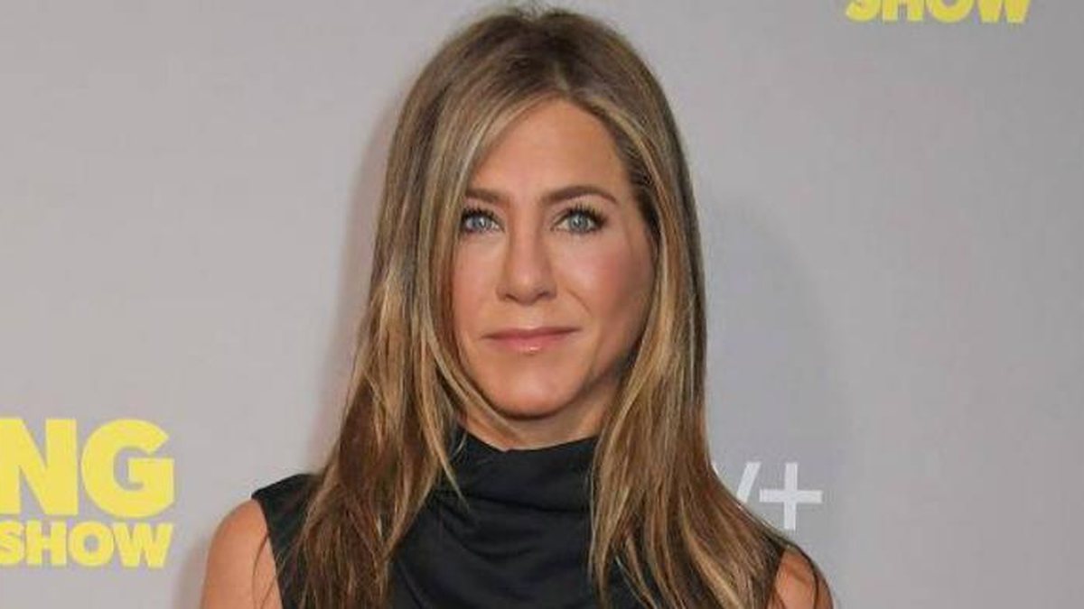 jennifer aniston com cabelos longos em camadas