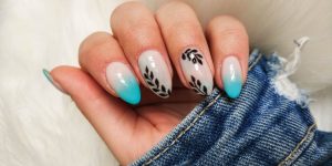 Guia completo de como colar adesivos nas unhas e inovar na manicure