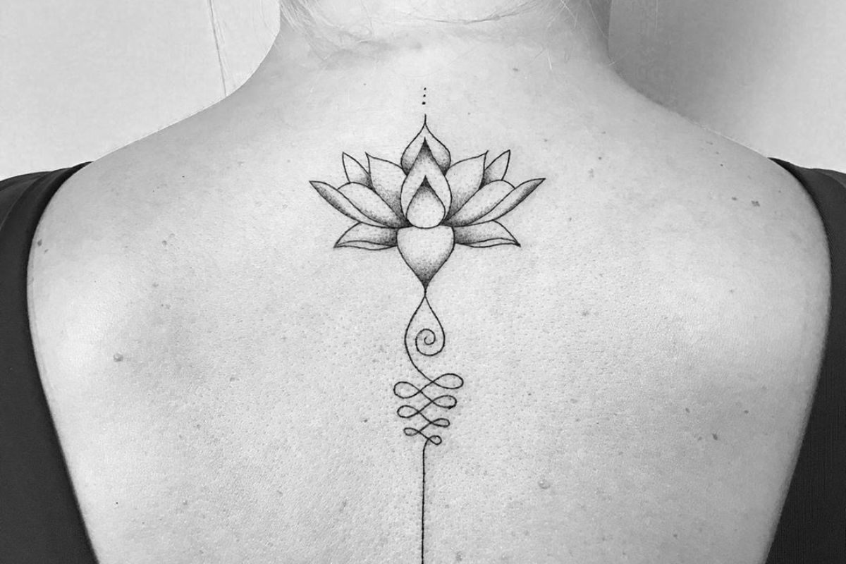 tatuagens signo de escorpião - flor de lótus