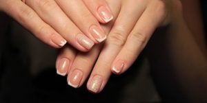 Dicas de como cuidar das unhas naturais para abandonar a unha em gel