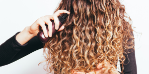 Produtos que tratam o cabelo durante a noite