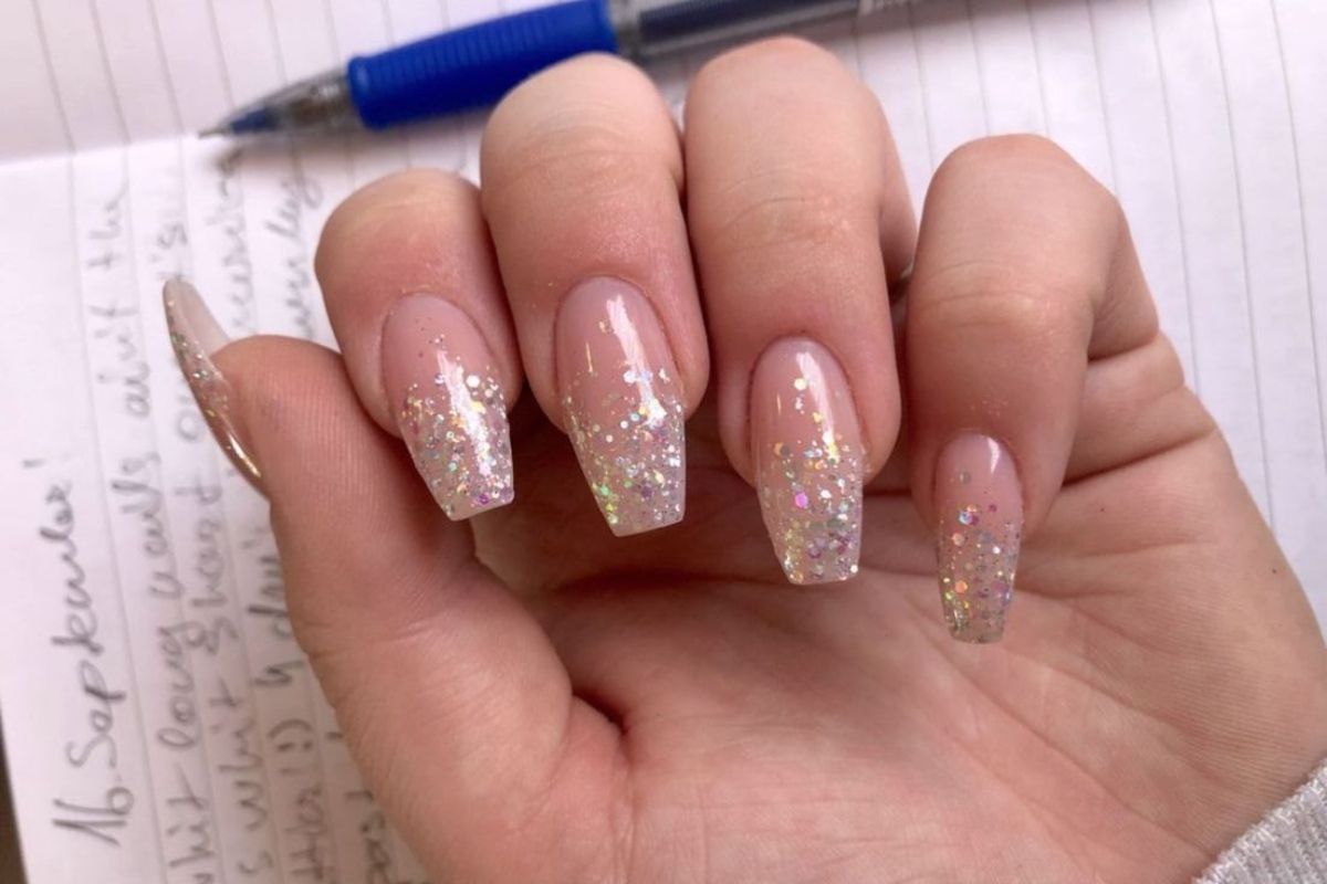 unhas em gel decoradas 2024 - glitter