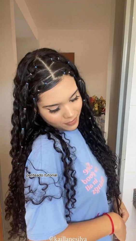 Penteados para cabelo cacheado com liguinha: cabelo solto