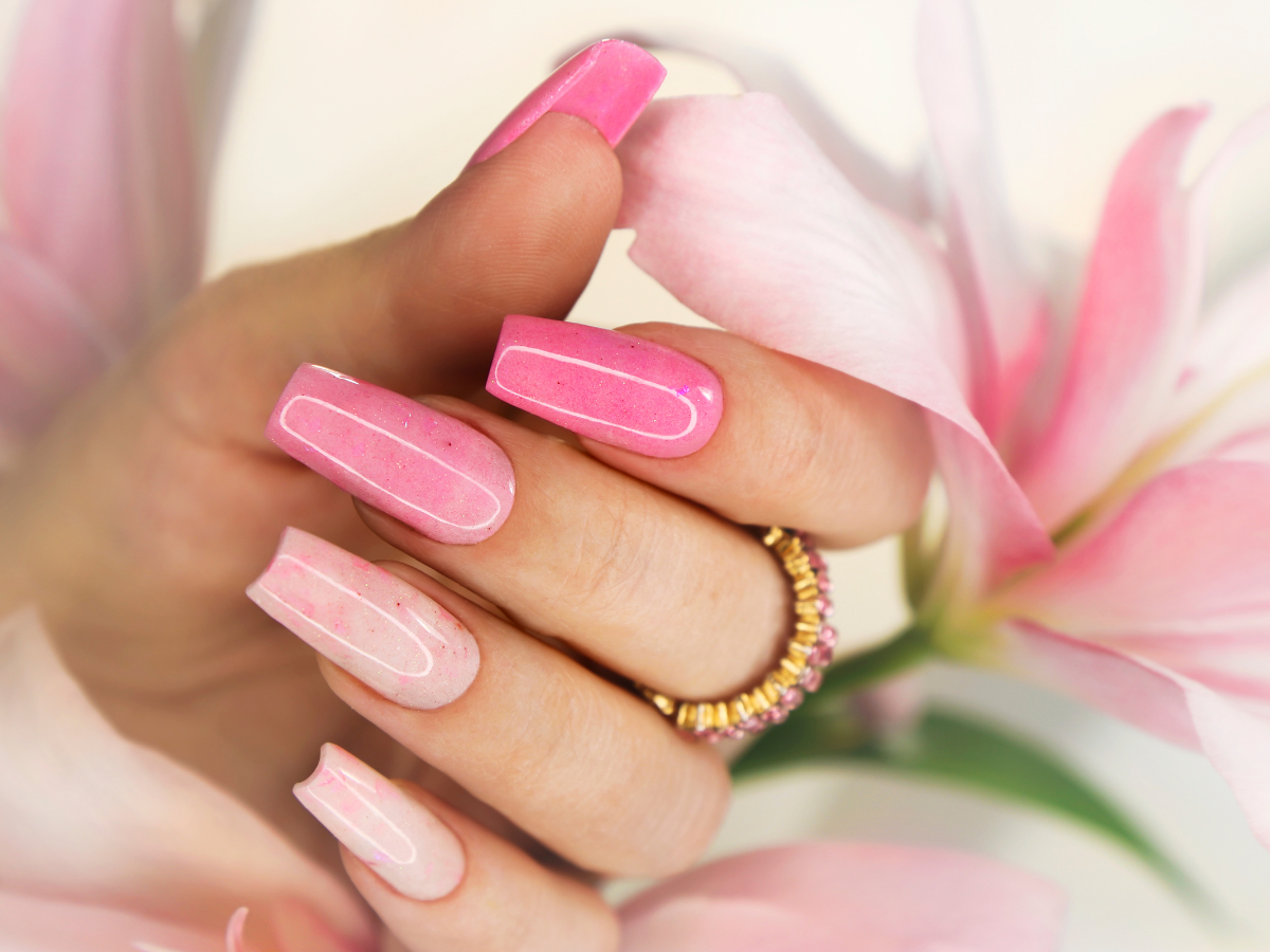 Nail Arts deslumbrantes: foto traz uma unha rosa em degradê