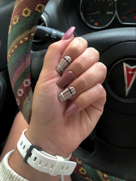 Unhas Xadrez de cor nude