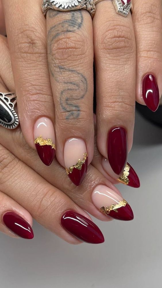 Unhas para Natal e Ano Novo. Vermelho com dourado