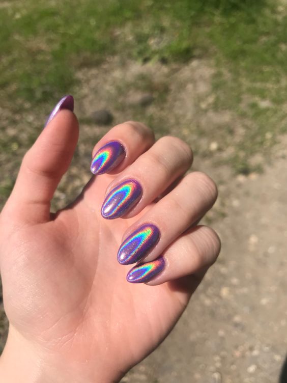 Nail arts deslumbrantes. Foto mostra unha holográfica