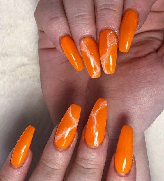 Unhas Laranja com efeito mármore