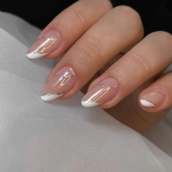 unhas para o ano novo: francesinha moderna com riscos de esmalte prata