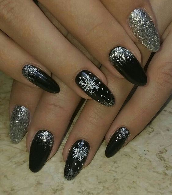 unhas para o ano novo preto com prata