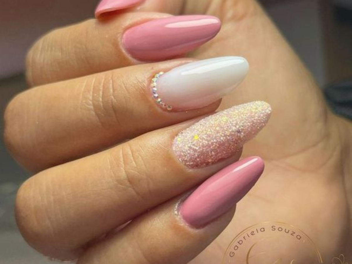 Unhas Rosa com Branco