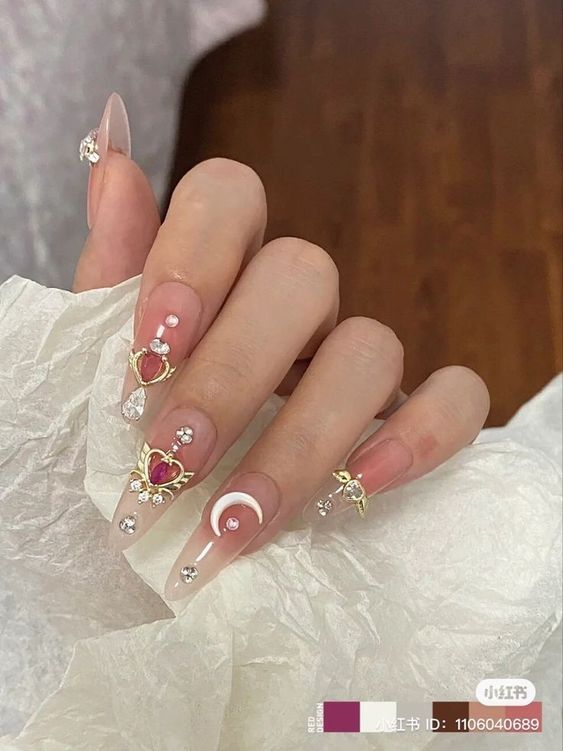 cores de unhas decoradas com acessórios de verdade