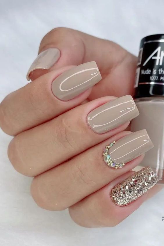 Unhas Simples e Elegantes nude