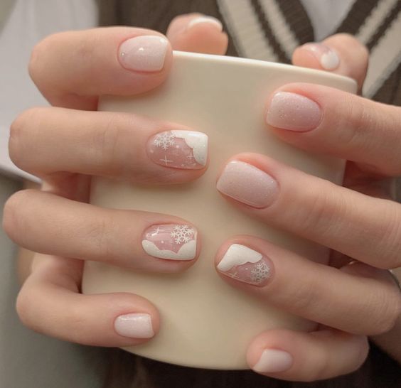 Unhas leitosas com flocos de neve