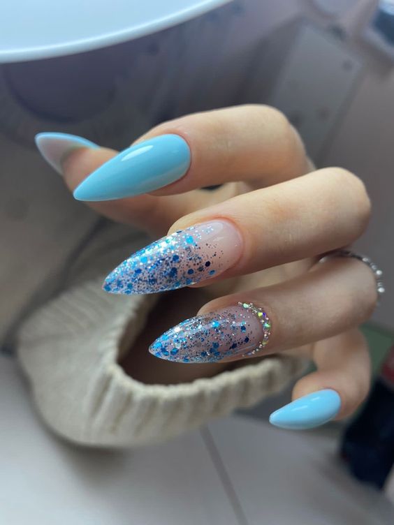 unhas com glitter para o carnaval