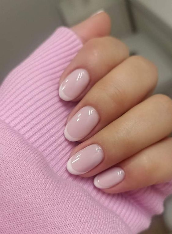 unhas amendoadas curtas estilo francesinha