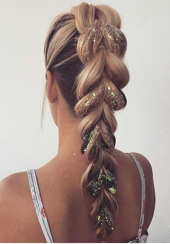 cabelo com glitter estilo trança