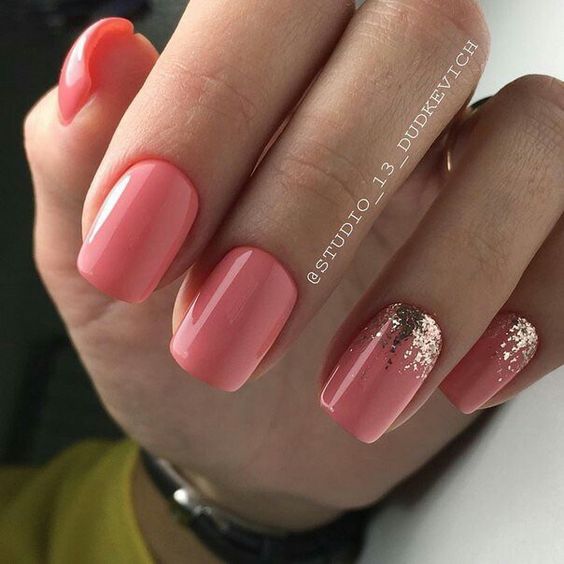 Unhas Simples e Elegantes rosa com brilho