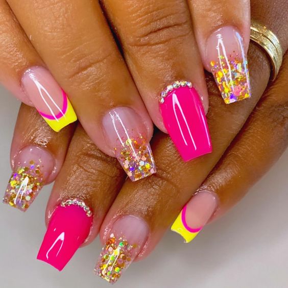 unhas com glitter para o carnaval neon