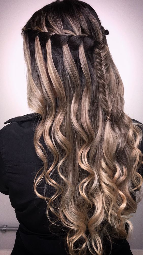 Penteados com cabelo solto para casamento