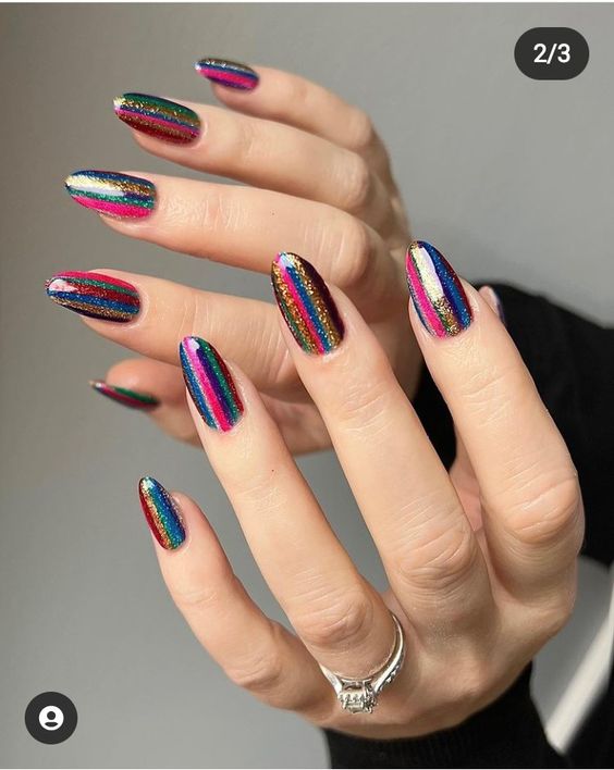 unhas com glitter para o carnaval