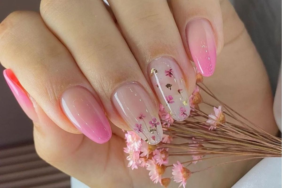 Unhas delicadas em tons de rosa