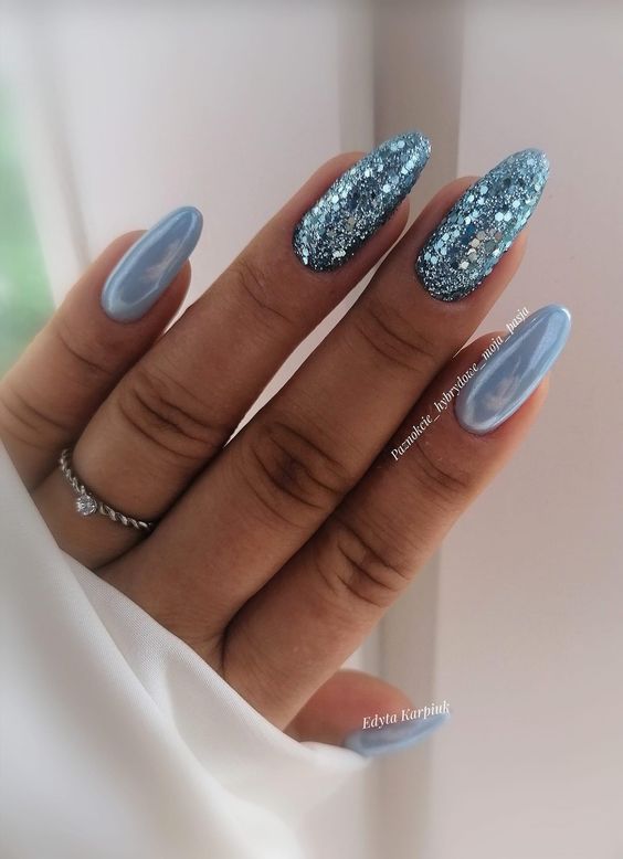 Blue Nails com brilho 