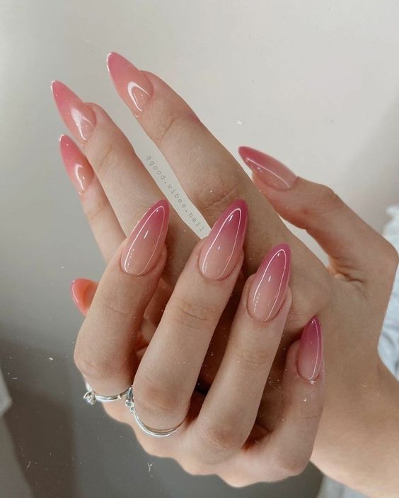 Nude em degradê rosa - Modelos de Unhas Elegantes 2024