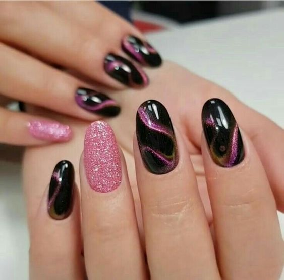 Unhas Pretas com Glitter rosa