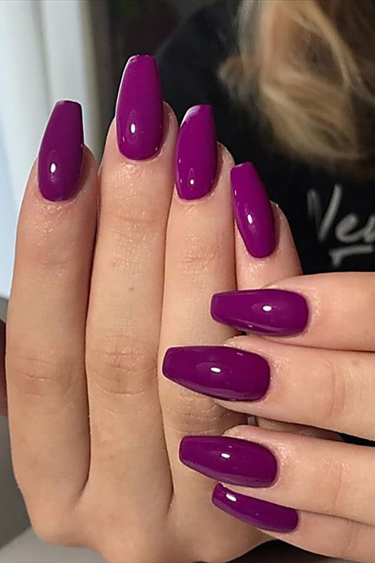 Unhas Chiques com violeta