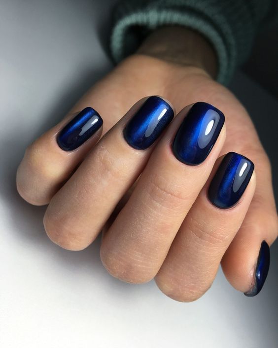 Unhas Curtas Pintadas Outono cor azul marinho