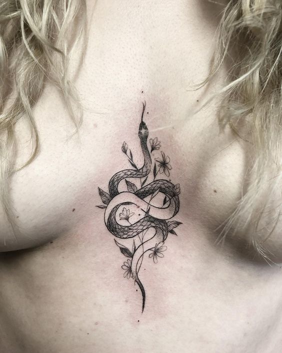 Tatuagem no peito feminina