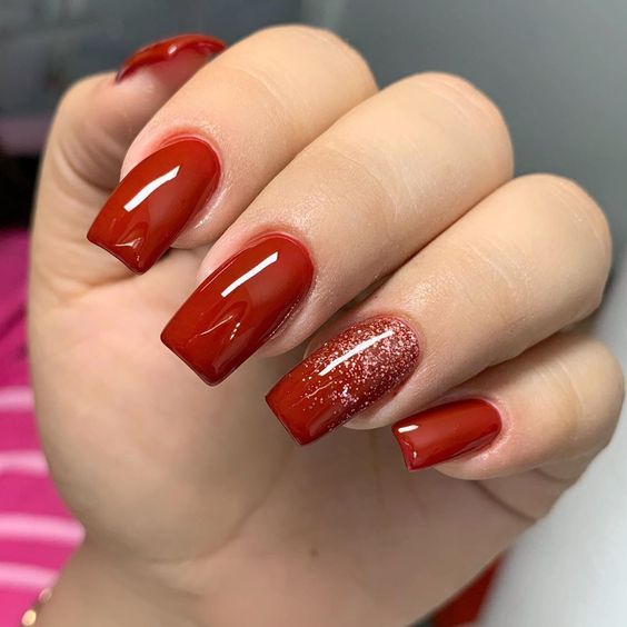 Unhas Decoradas Vermelhas Delicadas com glitter