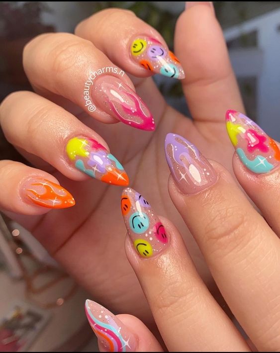 Unhas de Carnaval 2024 Decoradas com emojis