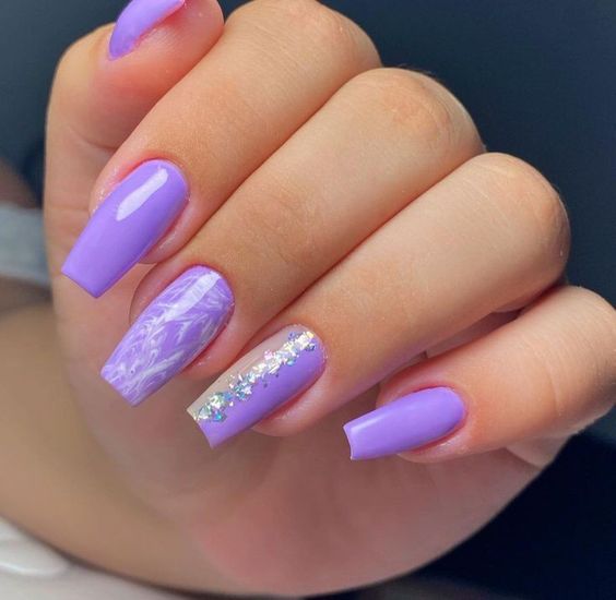 Unhas em Gel Lilás com efeito mármore