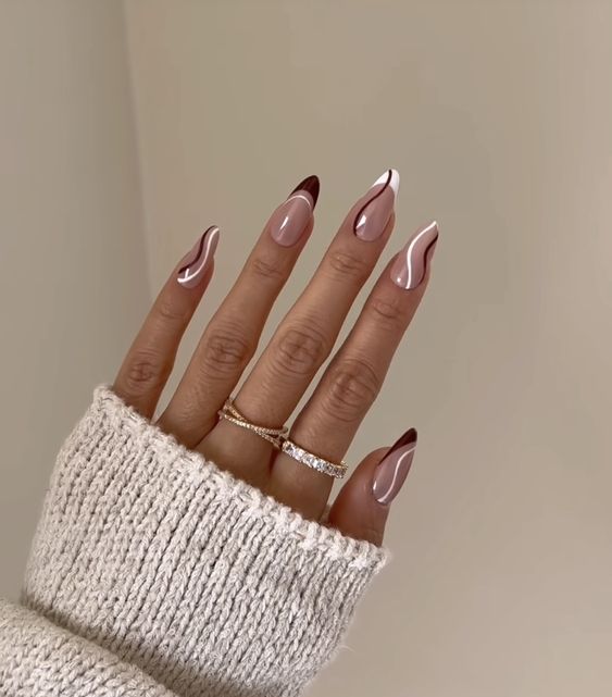 Unhas decoradas para maio: nude com desenhos