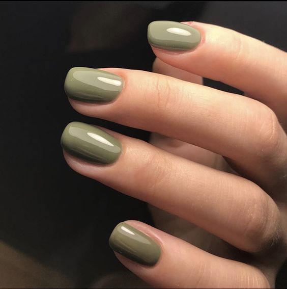 Verde-oliva unhas