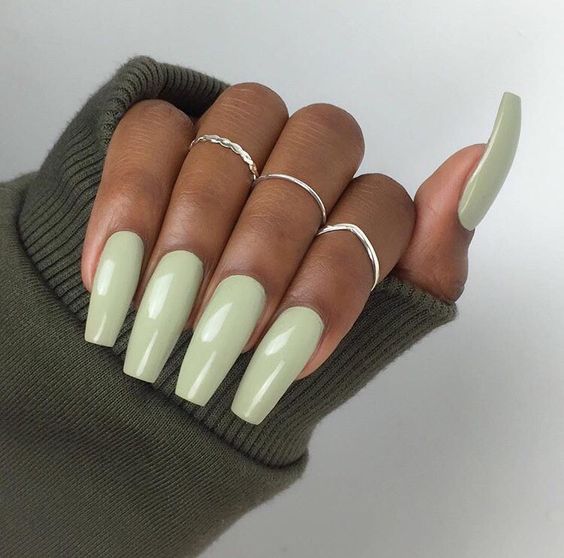 Cor Verde Menta (Pinterest) - Unhas decoradas que combinam com mulheres maduras