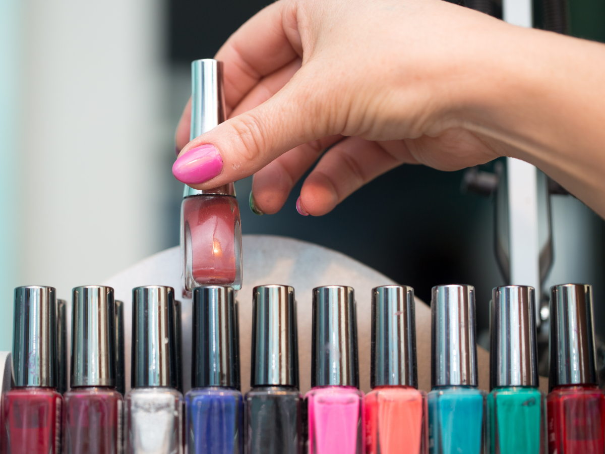 Cores de esmaltes que mulheres adultas amam