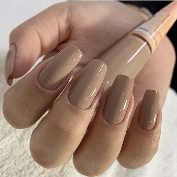 Esmalte Nude Clássico - Impala (Pinterest) - Unhas decoradas que combinam com mulheres maduras