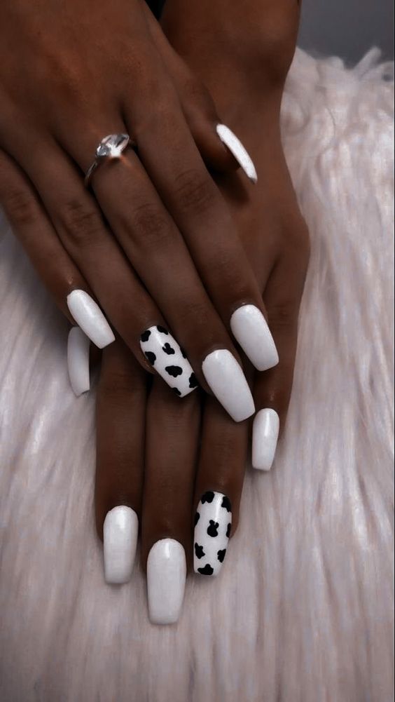 Estampa de vaca - marca e cor desconhecidos (Pinterest) - esmalte preto e branco