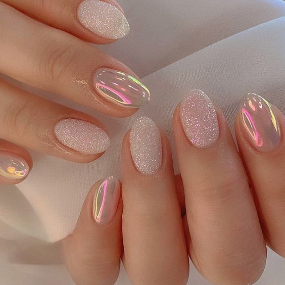 Holográfica com Glitter está entre as unhas decoradas asiáticas